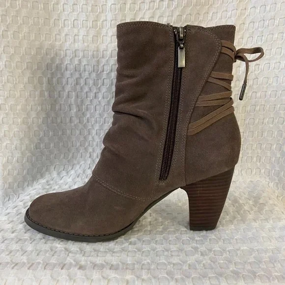 Clarks NWOT Suede Alpine Andi Ankle Heeled Lace Up Bootie Taupe Women's Size 8 - Picture 2 of 16